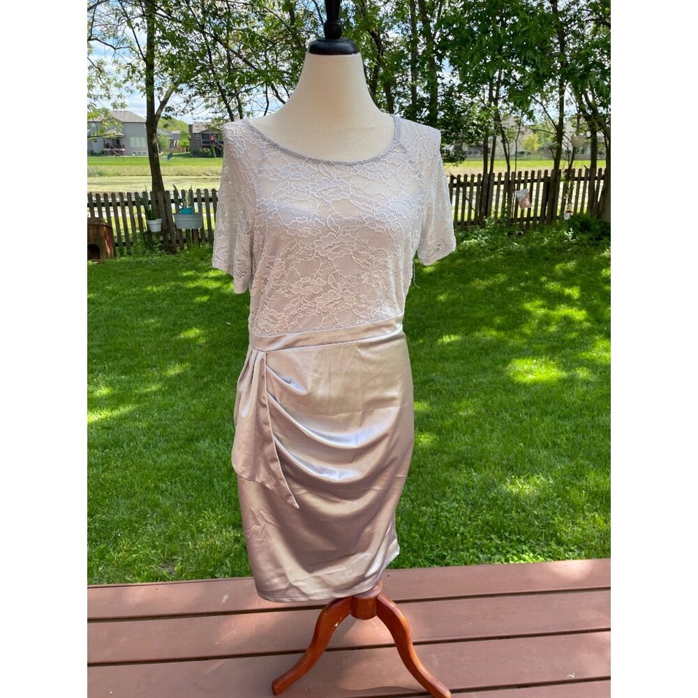 Elegant Lace & Satin Women’s Dress XL By Mmondschein